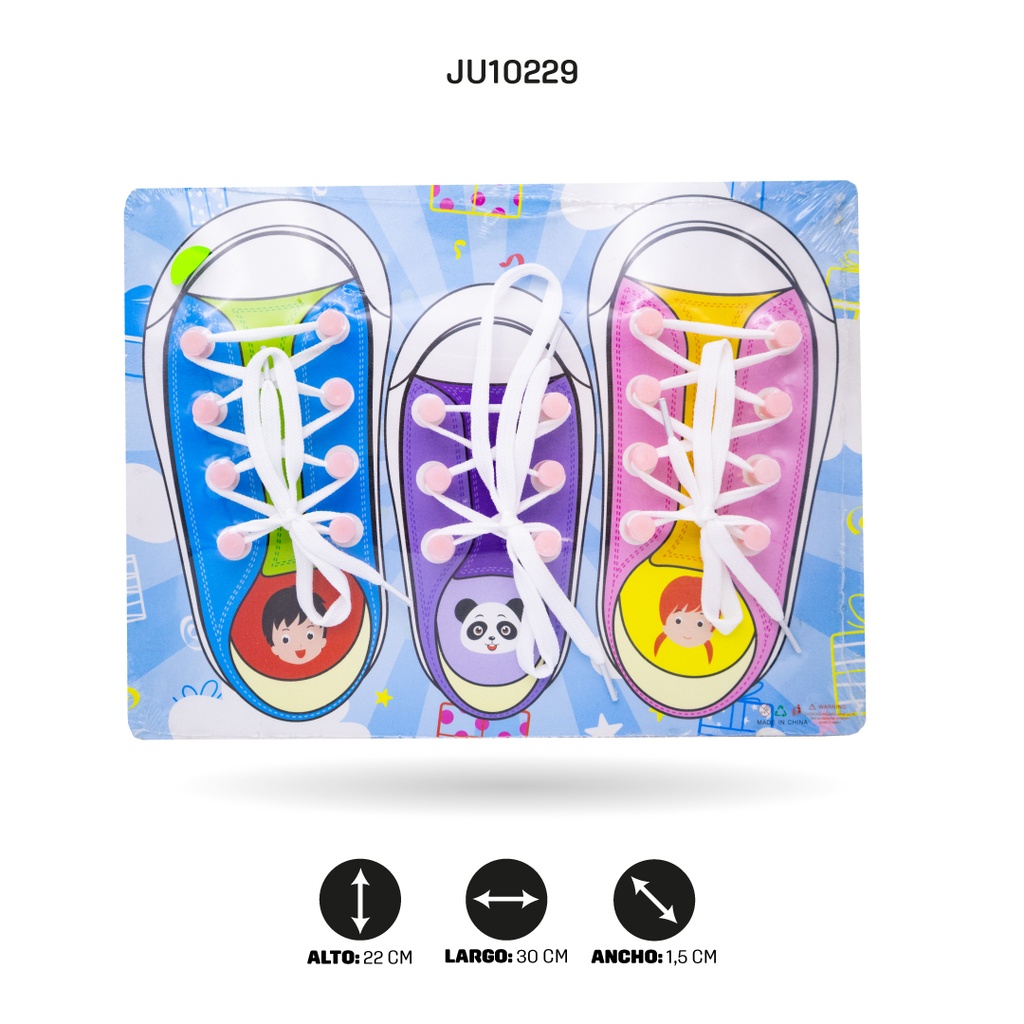 JUEGO DIDACTICO EN MADERA UNA FAMILIA DE TRES ATANDO CORDONES [1970-70]